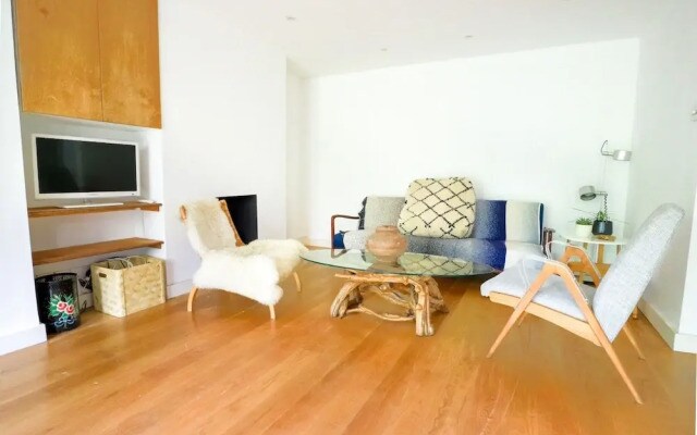 3 Bedroom House in De Beauvoir Town