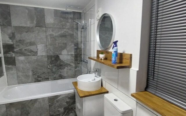 Hull 3bed House-driveway-garden-familyfriendly