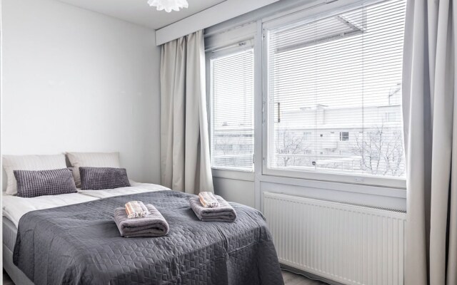 1BR Apartments next to Railway Station, Free Parking, Balcony