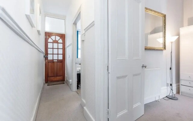 Clapham 2Bed with Patio by BaseToGo