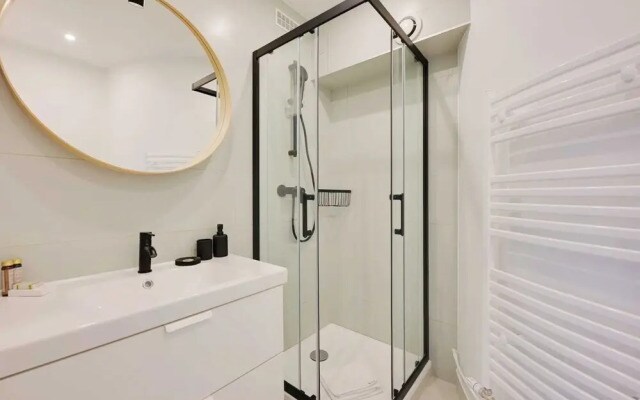 Bright, Modern Studio for 2P - La Defense