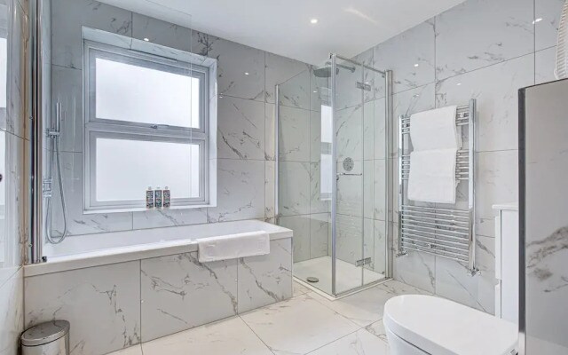 Premium 1 Bed Serviced Apartment in Greater London