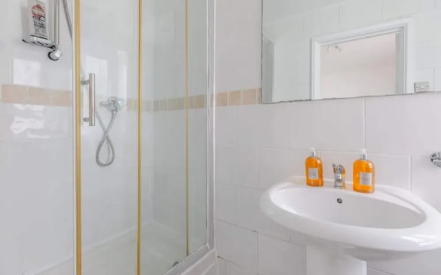 Spacious 3BD Flat, Close to Tube - Fulham!