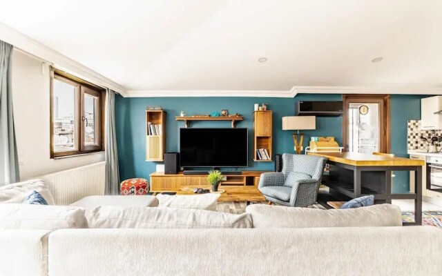 Central and Cozy Flat with Terrace in Sisli