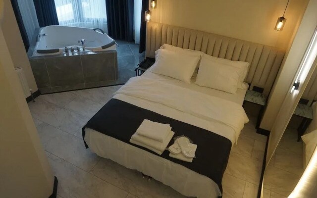 Mana Airport Hotel