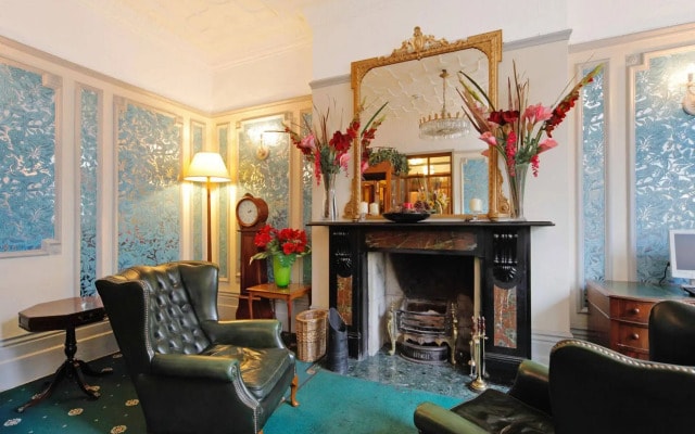 London Visitors Hotel