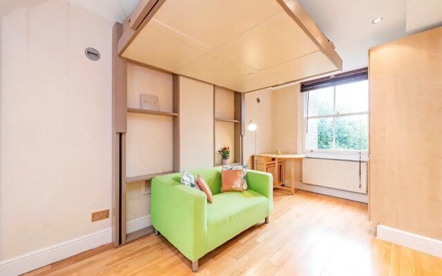 41/43 Unique Studio With French Sliding Bed