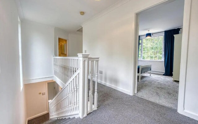 Elegant 5 Bedroom House in Nottingham