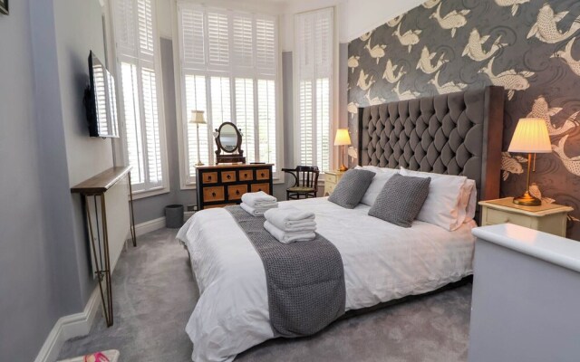 Ismay Lounge Apartment- Titanic Interest Beach View