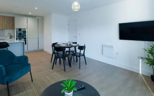Luxury Manchester Apartment - Yellow