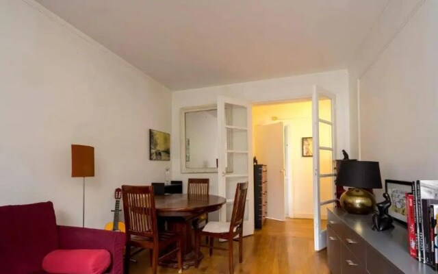 Neuilly-Sur-Seine F2 En Rez de Chaussee (Adults Only)