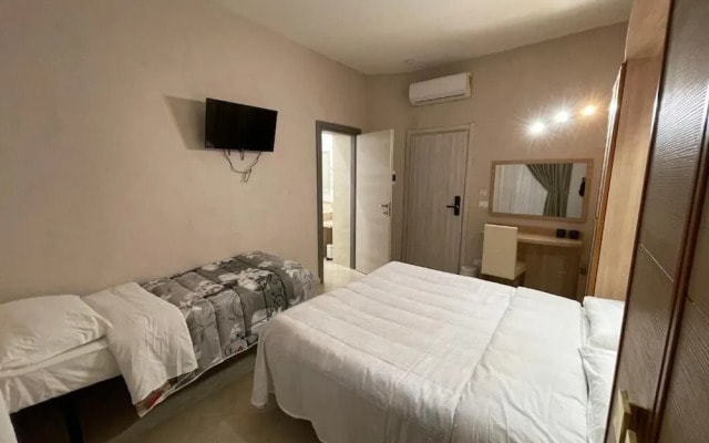 Love Spqr Suite