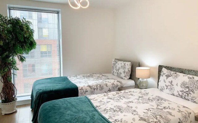 5 Bedroom 3 Bathroom Penthouse Apartment