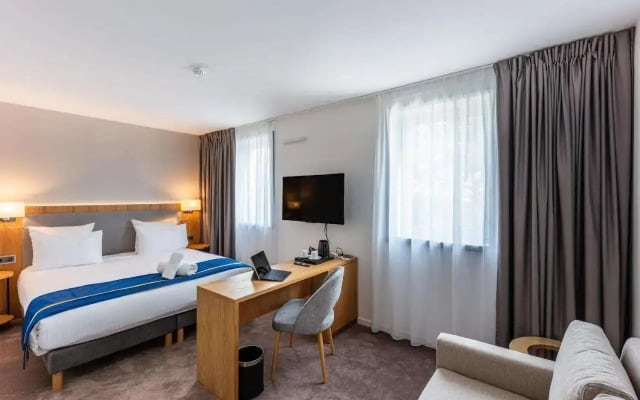 Brit Hotel Privilège Paris - Rosny