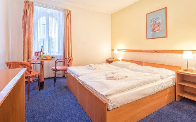 Carl Inn