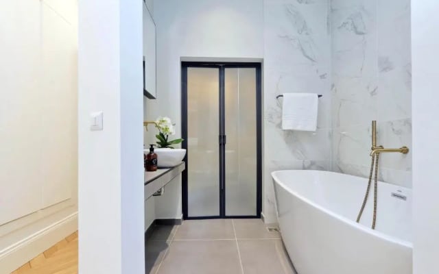 EVE Guest House at Trevi Fountain
