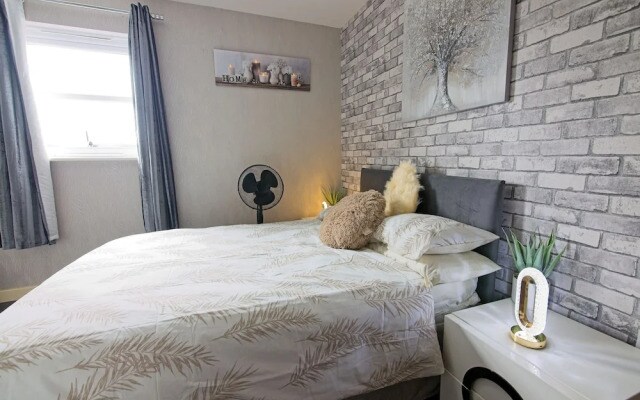 Manchester Retreat - Modern 2Br Apartment