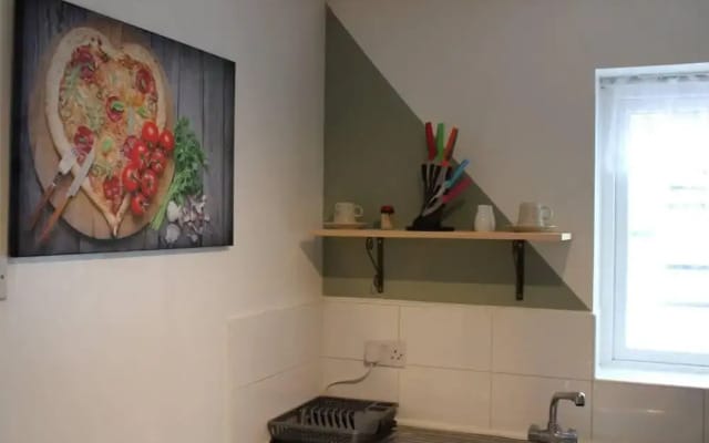 Apartment - Sleeps 4 - Garden - Parking