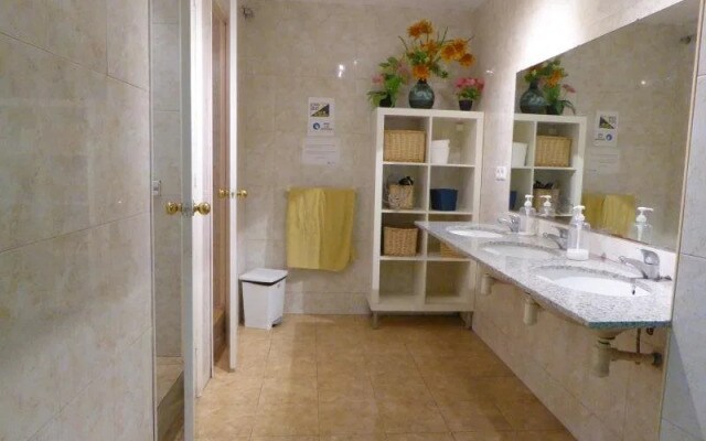 San Marius Muntaner Hostel
