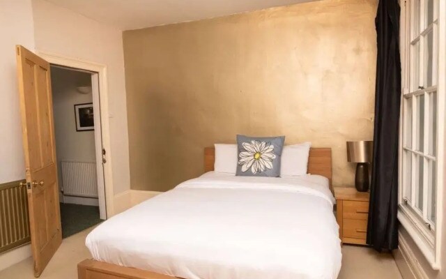 The Angel Place Hideaway - Fair 4bdr House With Terrace