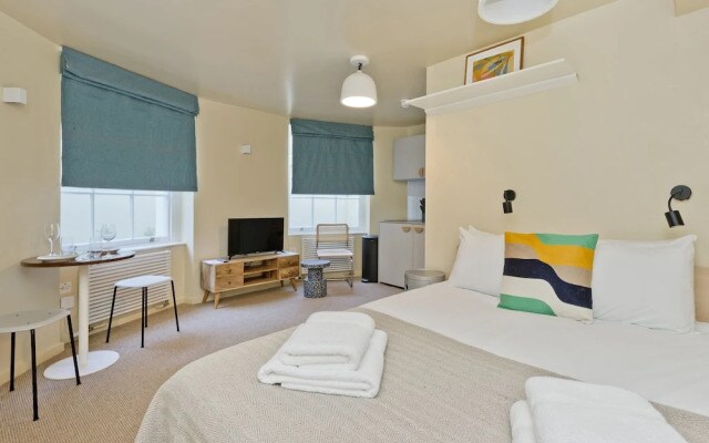 Delightful Lower Ground Studio in Leafy NW London