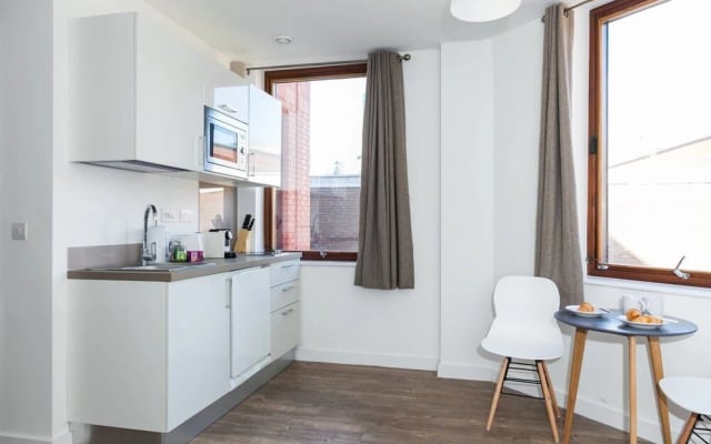 Bright And Modern Studio In Central Liverpool