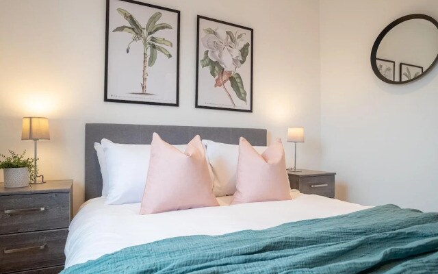 One Bed - Queensmere Shopping Centre by Belvilla