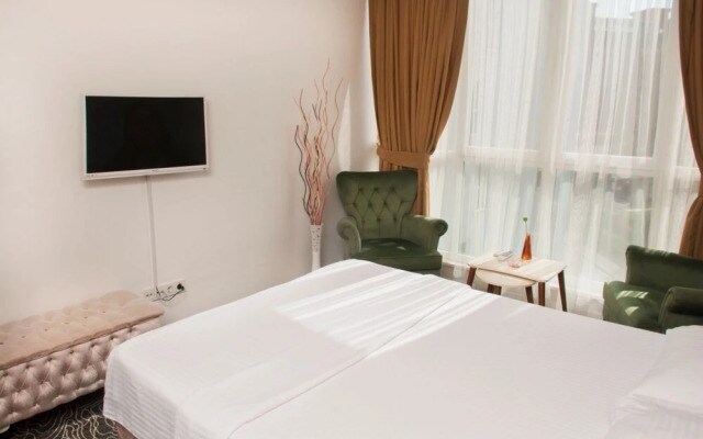 Suit 8 Residence