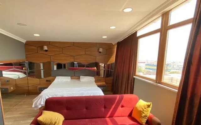 216 Hill Suites