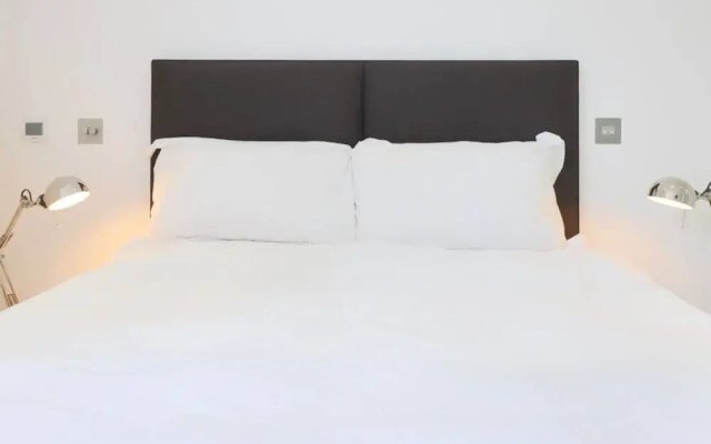 Modern 3 Bedroom Camden Flat With Garden