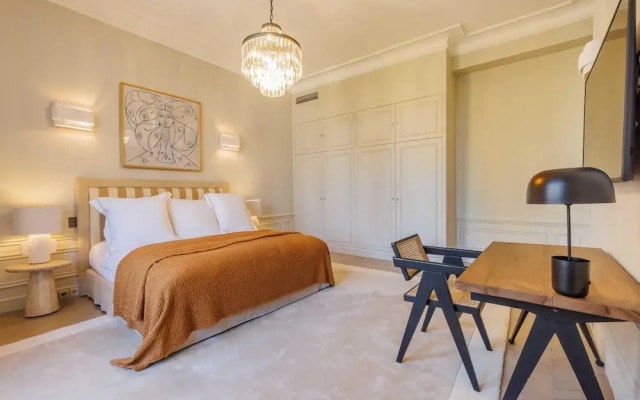 Luxury Mansion With Garden in Heart of Neuilly