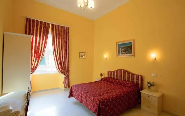 Hotel Bed In Roma