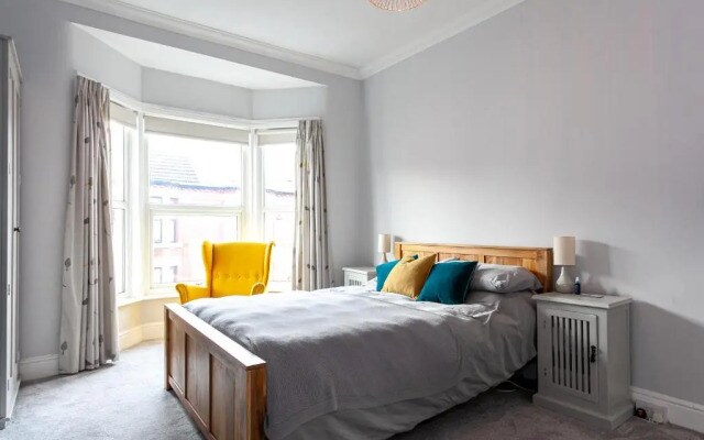 Large and Luminous Liverpool Home With Garden