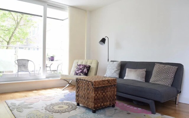 1 Bedroom Apartment With Balcony in Putney