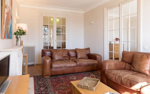 Eiffel Park Peaceful 1 Bedroom Apt Near the Eiffel Tower