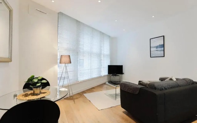Trafalgar Square Apartments