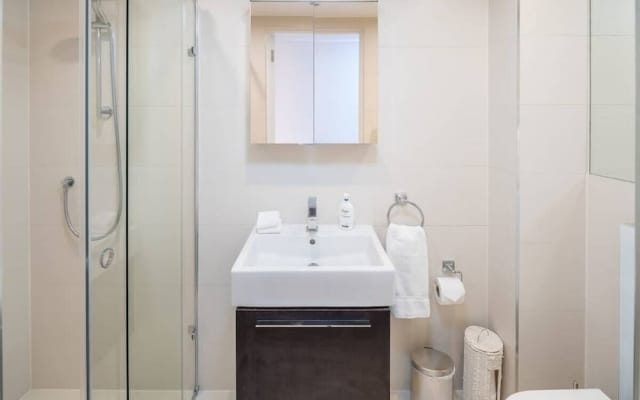 Beautiful Spacious 3 bed 2 Bath in Earl's Court