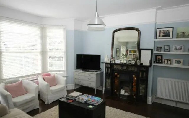 FG Property - Queens Park, Chevening Road