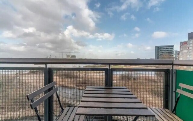 Riverside Stunning Flat In London Close To The O2