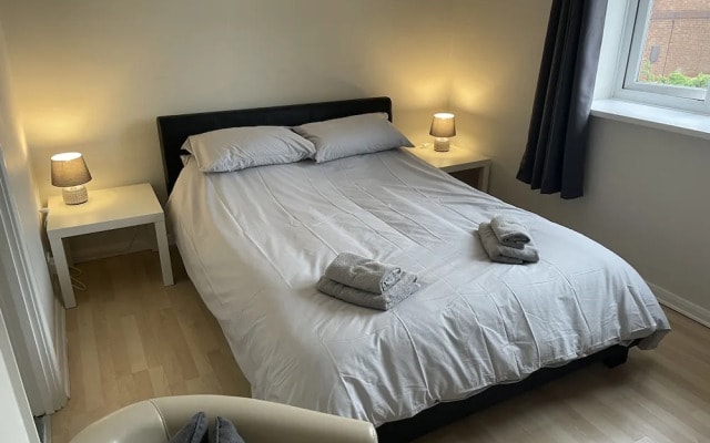 3-bed House in Stoke-on-trent Free Sky Free Wifi