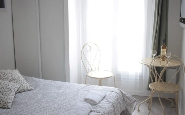 Montmartre Apartments - Renoir