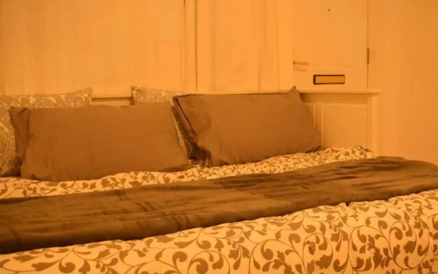 2 Bedroom Apartment in White City