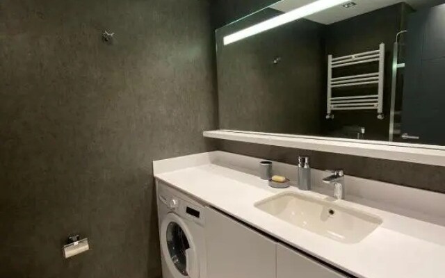 Central Modern Apartment by Siena Suites