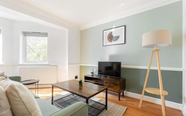 Immaculate 2 Bed Flat in West Kensington