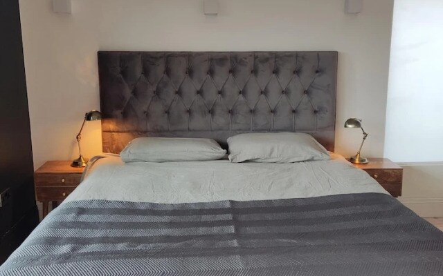 Remarkable 7-bed House in London