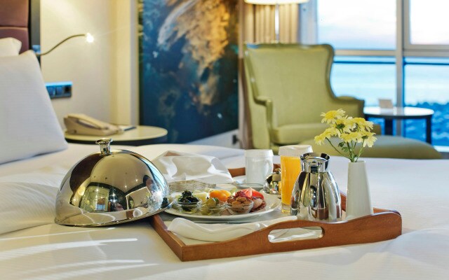 Отель DoubleTree By Hilton Istanbul Moda