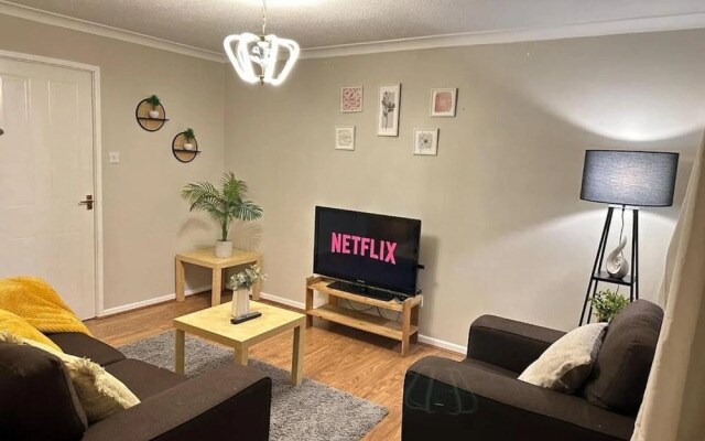 Entire Beautiful 2 Bedroom House With Free Parking Manchester