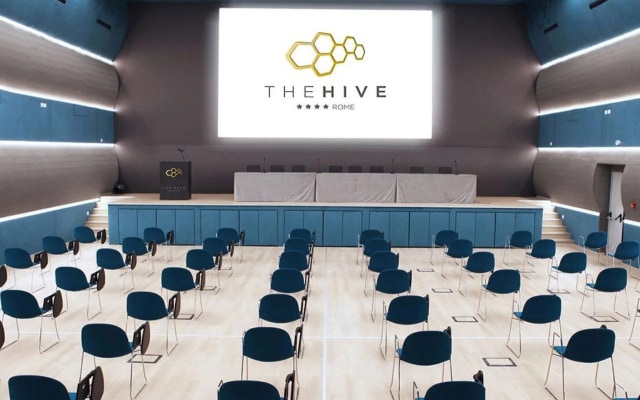 Отель The Hive Hotel