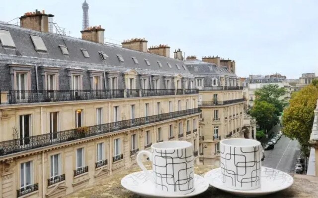 Studio charmant avec balcon et vue sur Tour Eiffel
