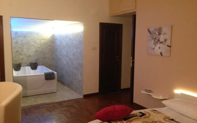 Kiss and Room